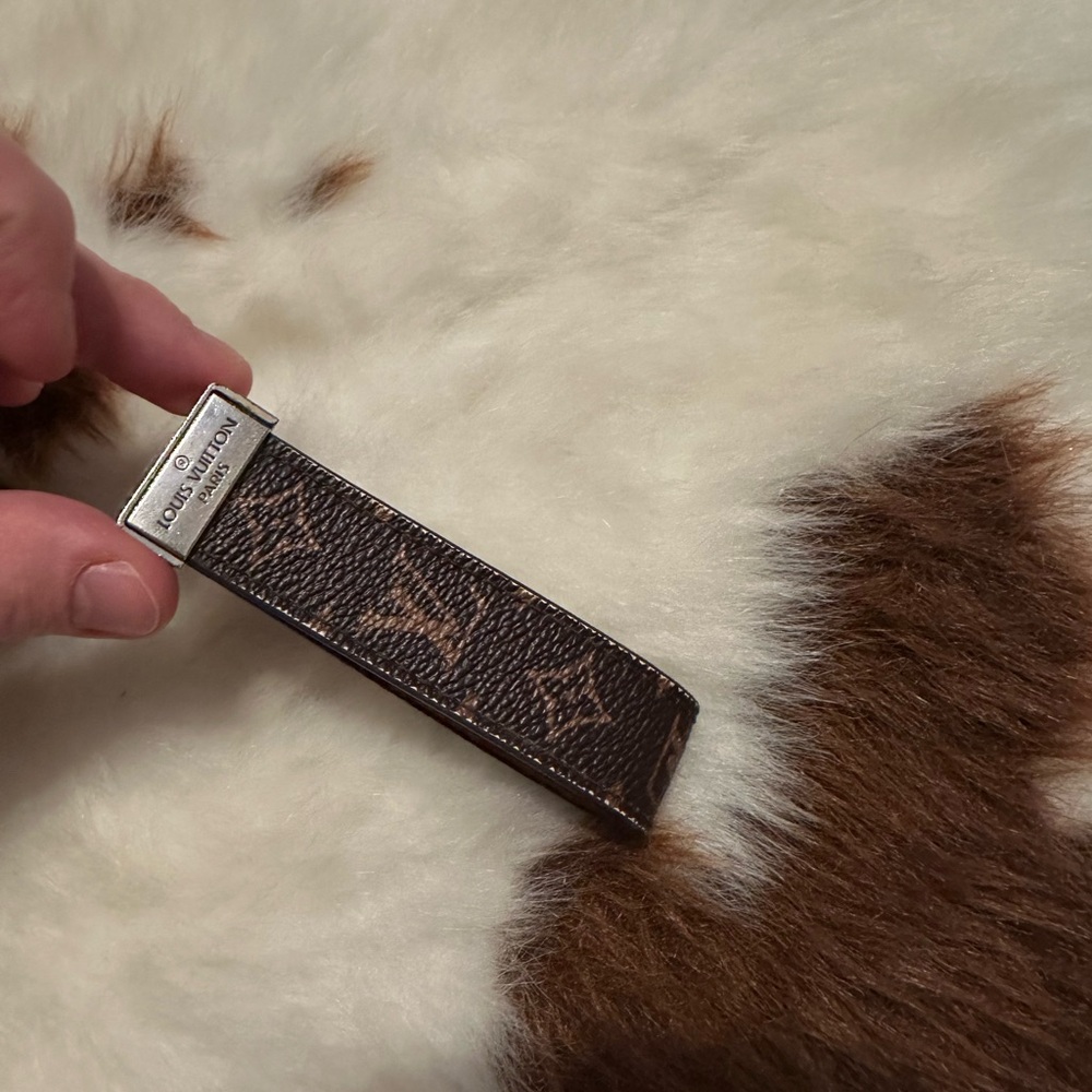 LV Brown Patterned Keychain Accessory - Picture 12 of 14